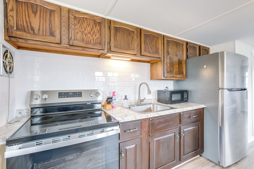 8 Mi Barnegat Lighthouse: Apt w/ Balcony!