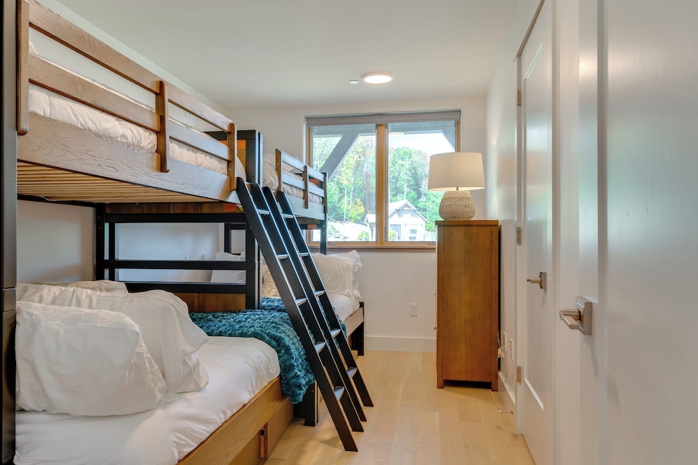 Ski-in/out Okemo Mountain Resort Condo w/ Balcony