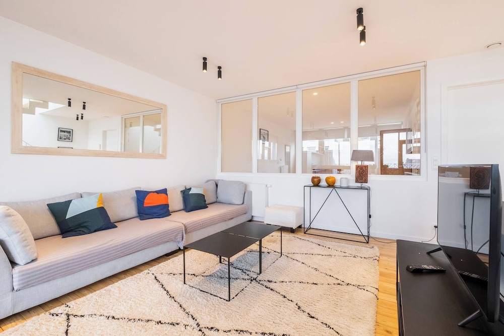 Top Floor New Duplex Stunning View In Trendy St Gilles