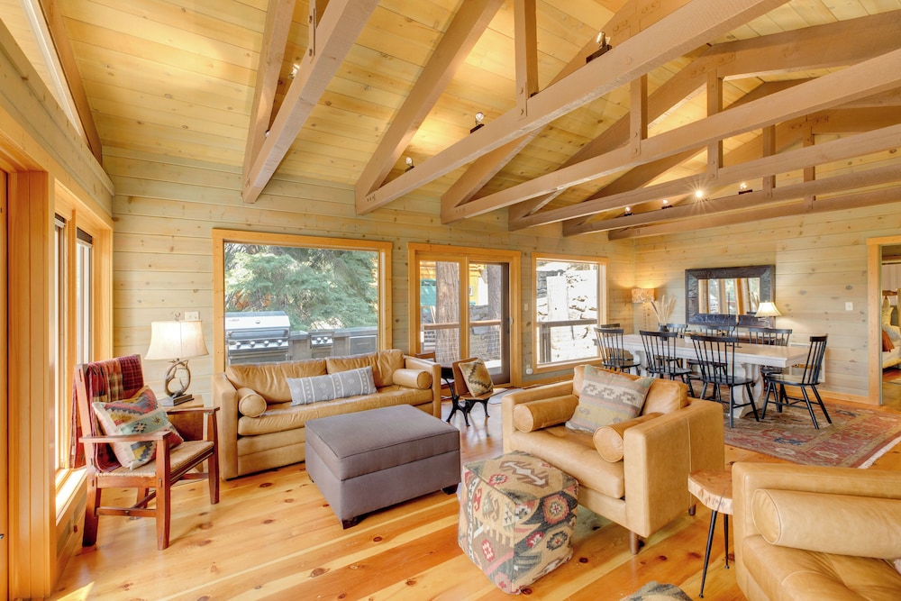 1 Mi to Beach & Golf Course! Lake Almanor Cabin