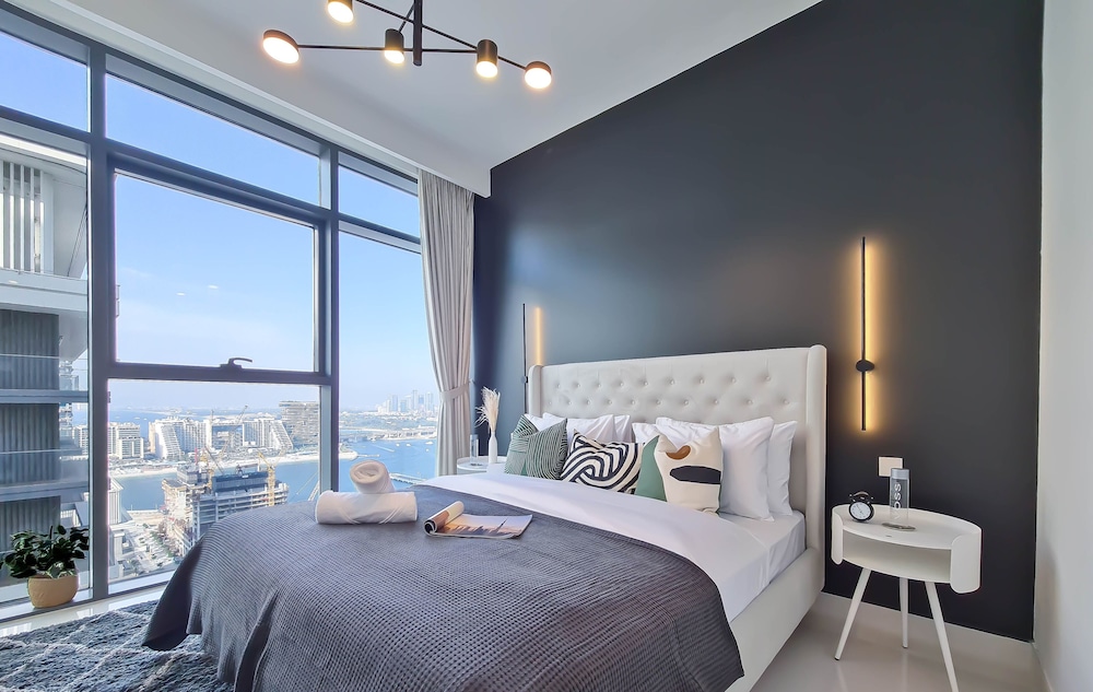 Stylish 2BR in Emaar Beach Front w/ Private Beach