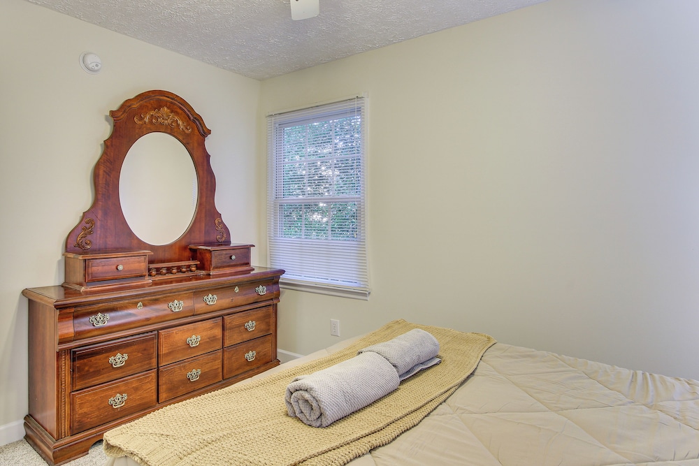 3 Mi to Hopelands Gardens: Family Aiken Home!