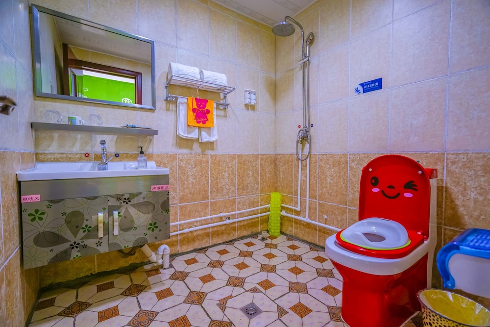Yinyun Parent-Child Theme Inn Shandianhu