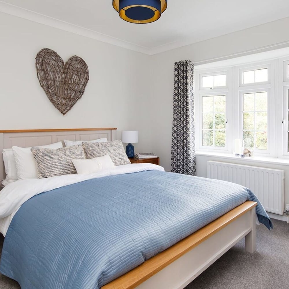 Coastal Retreat for 8 With Hot Tub - Walk to Beach view 4