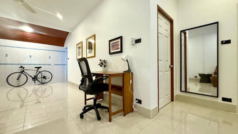 Valley 41 - 2 bdr Private Villa Near Phuket Town