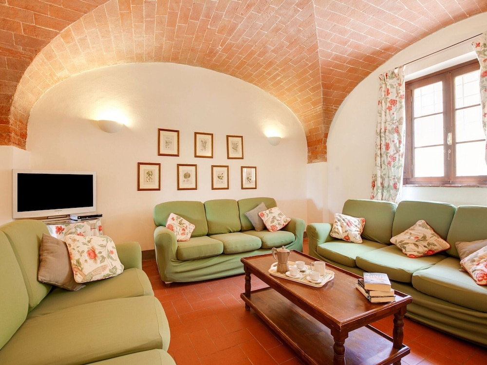 Belvilla by OYO Lavish Farmhouse With Fireplace photo 4