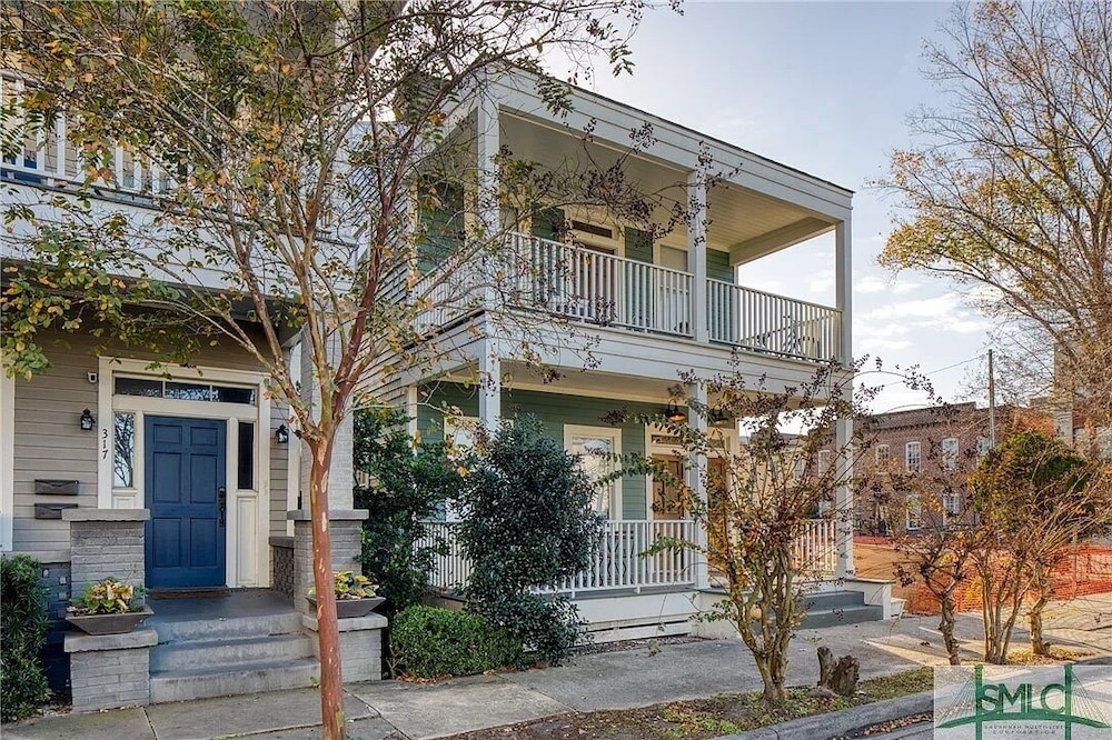 Stylish 1900s Renovated Apartments