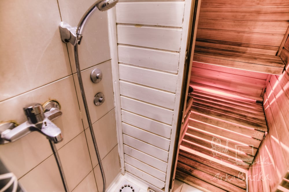 ArkaBarka Floating Hostel and Apartments