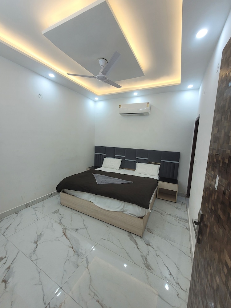 Roomshala Hotel Scorpio