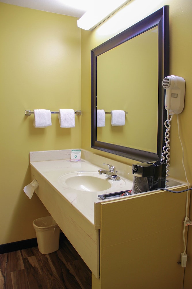 Relax Inn & Suites