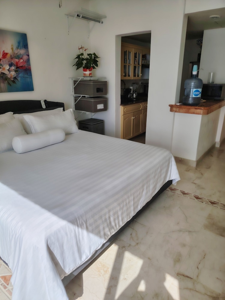 Beach front-Ocean View Studio -Hotel Sunset Fishermen condo 344/C