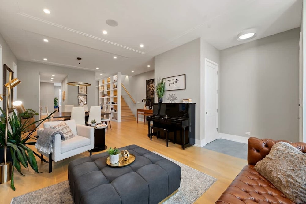 Stunning 5BR Home With 2 Rooftops Sauna Hot Tub