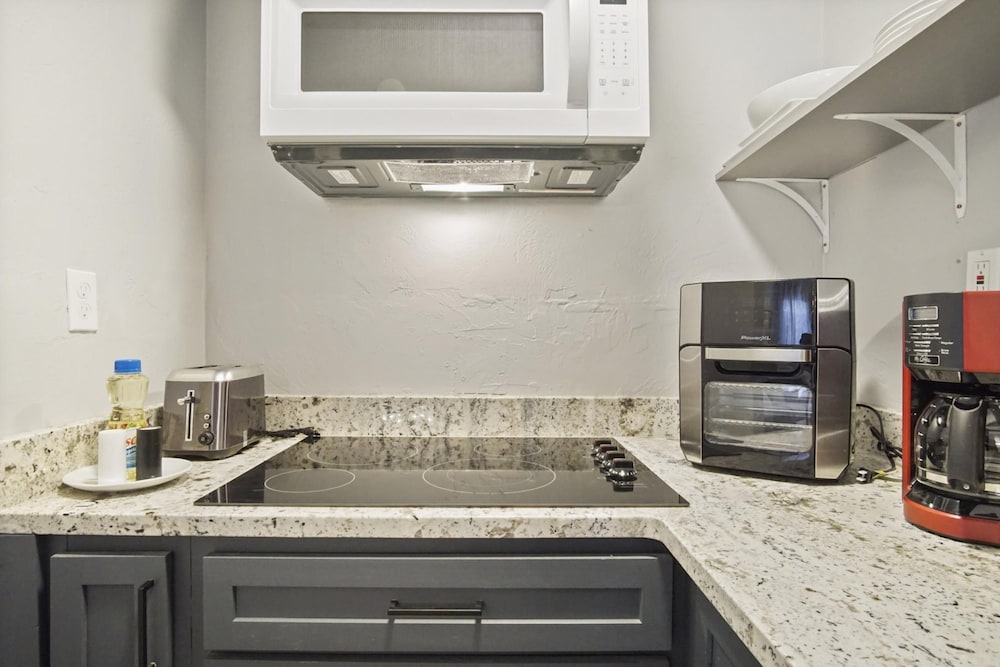 Oklahoma City Vacations - 3-story 6-bedroom 4 Bathrooms 3min-asian Dist - Property Image 36