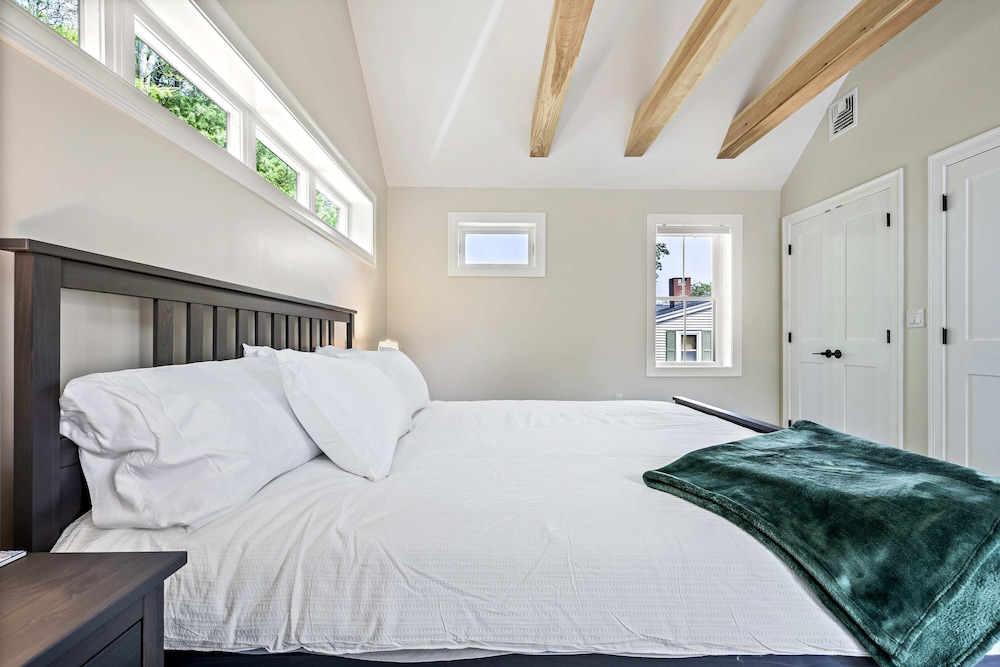 Bourne By The Beach Beautiful Home for 6 Near Shops and the Shore