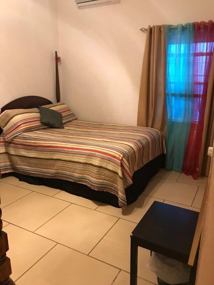 Bermuda Vacations - Blue Diamond Apartments - Property Image 3