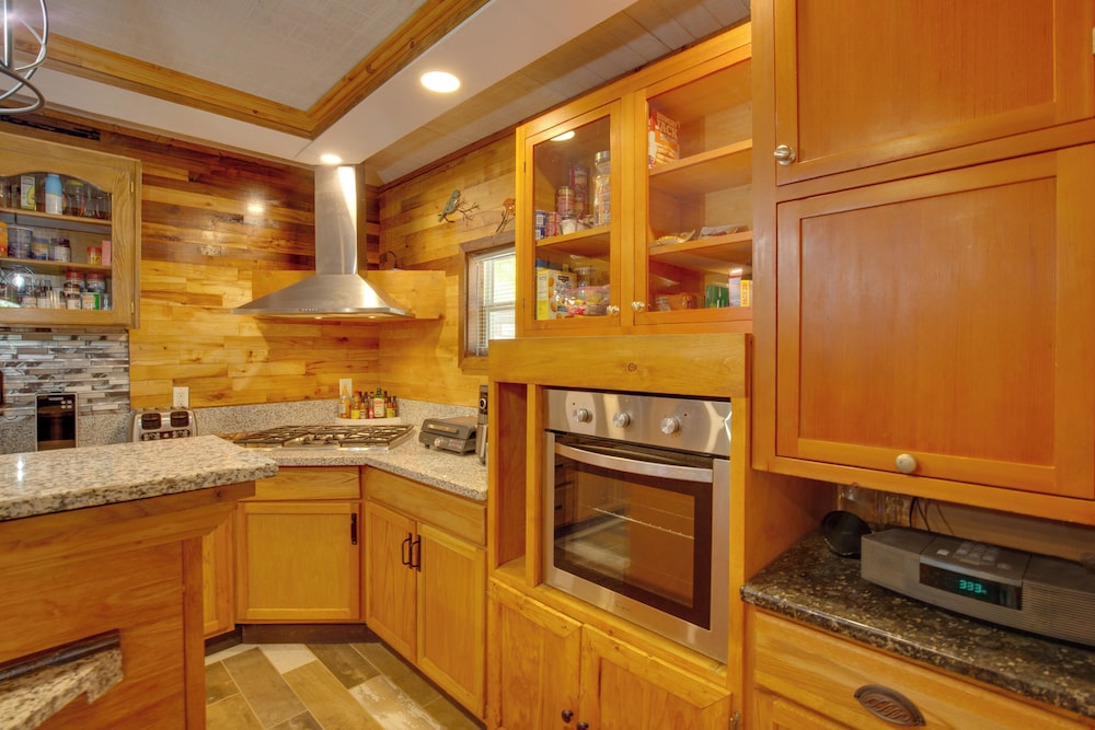 'bayview' - Lakefront Family Cabin in Odessa!