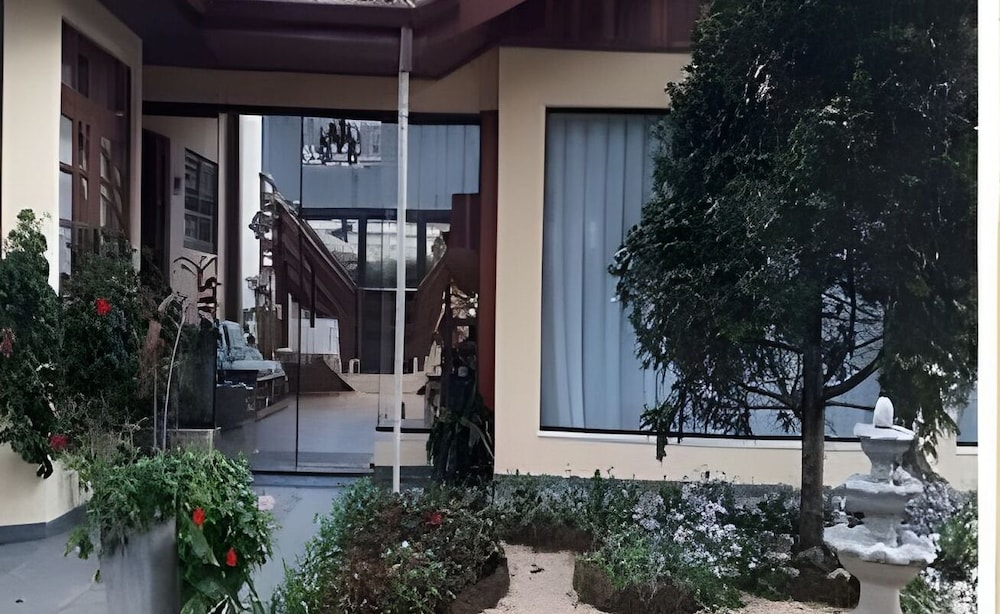 THE WRITERS HOUSE