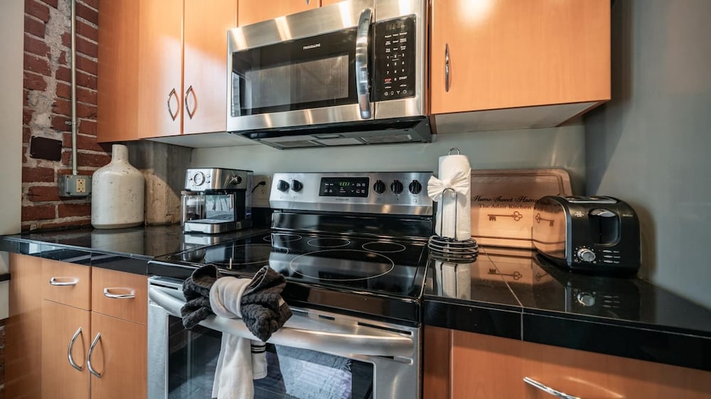 Luxury Downtown Phoenix Loft - Pool Gym Laundry