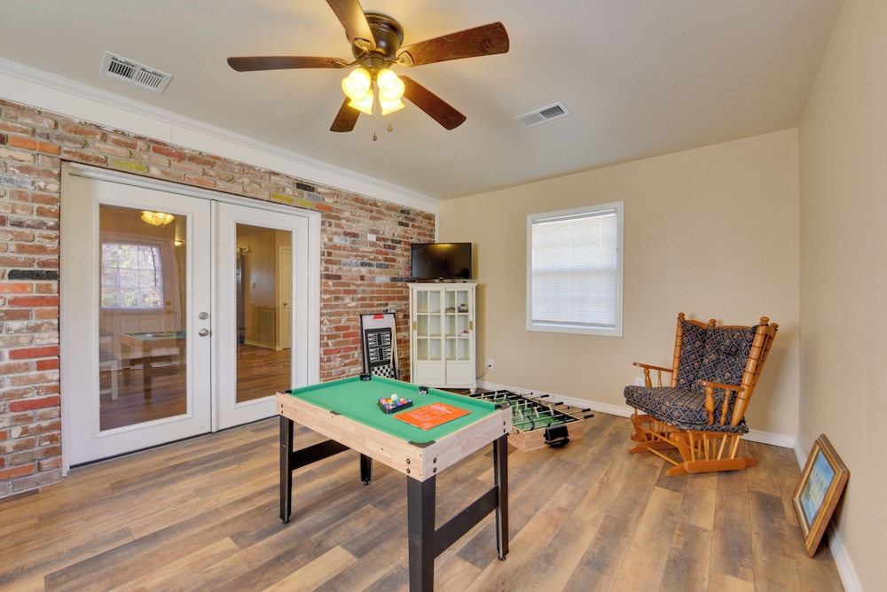3 Mi to Lake Charles: Family Home in Louisiana!