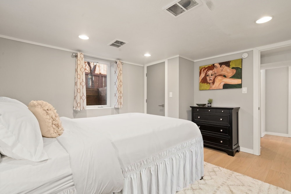 CSU Hideaway King Bd, Backyard Oasis, EV Charger