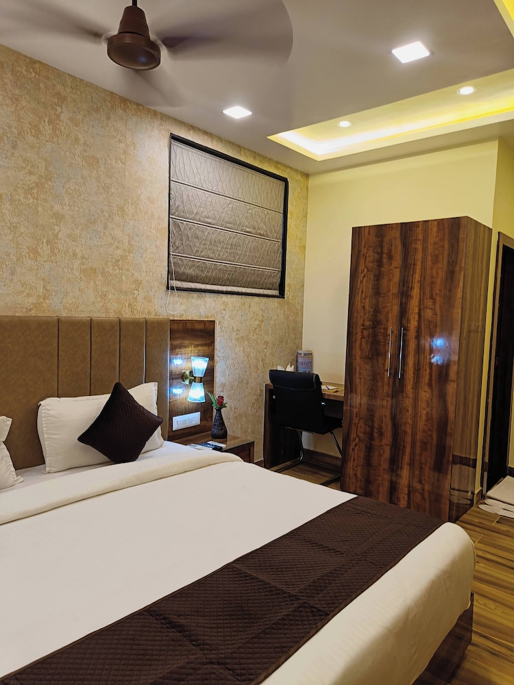THE KASHI RESIDENCY