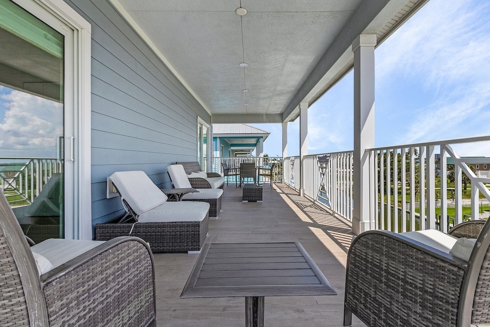 673 White Sands Retreat: Bay Views, Pool, Elevator 5 Bedroom Home