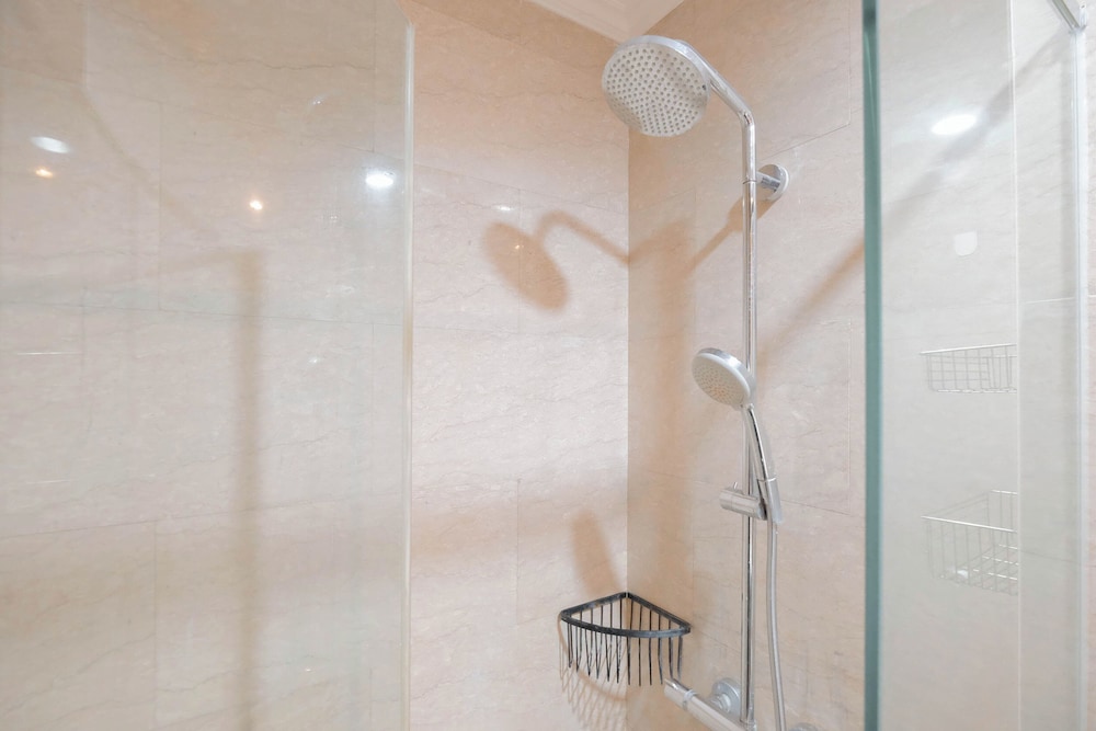 Best Location And Homey Studio At Menteng Park Apartment