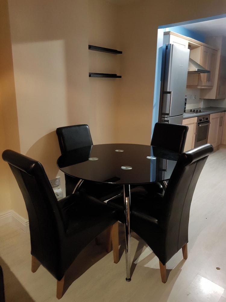 Dublin - 3 Bedroom Cosy Home - Sleeps Max 7