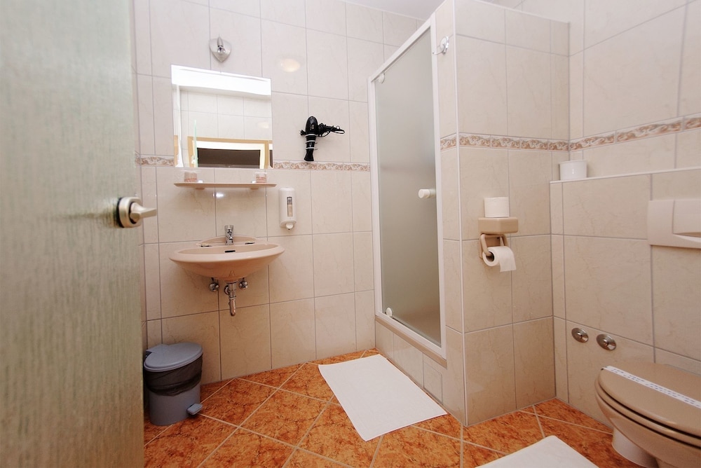 Anka - With Open Jacuzzi - R3