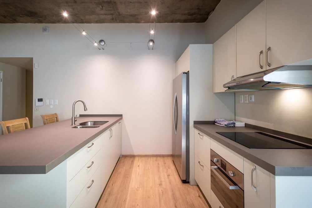 Grand Urban Elegance - City Center Luxury