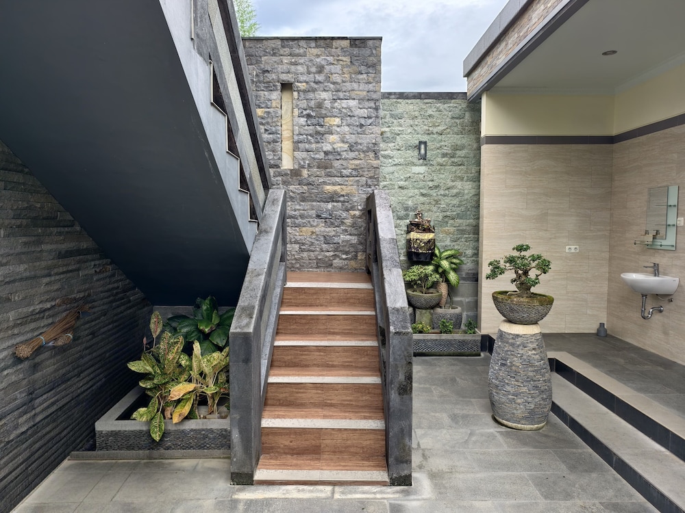 Ayuna Guest House