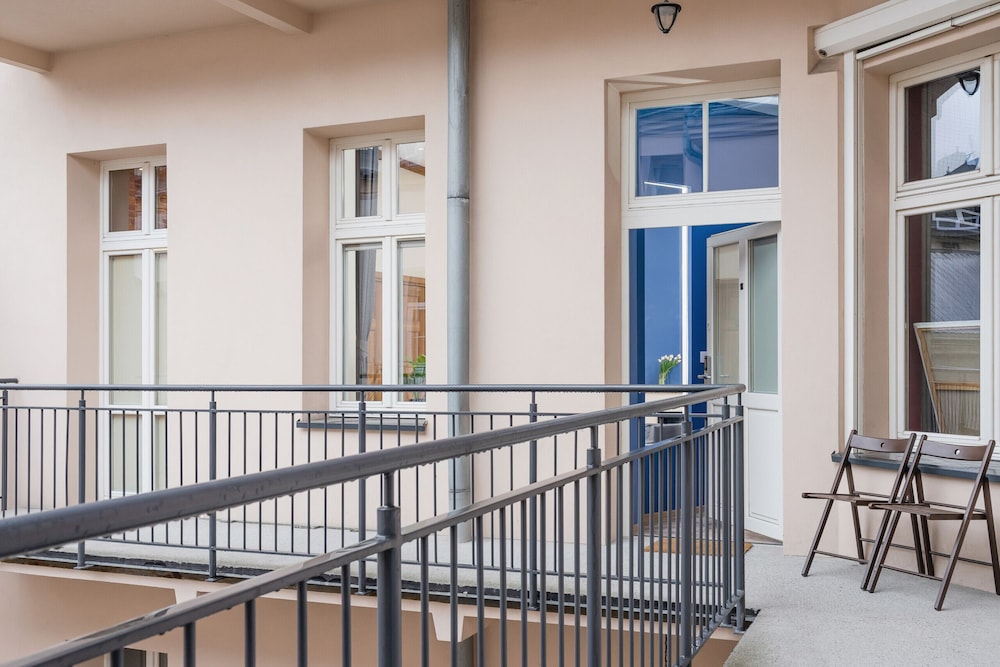 Apartment Brzozowa Krakow by Renters view 2