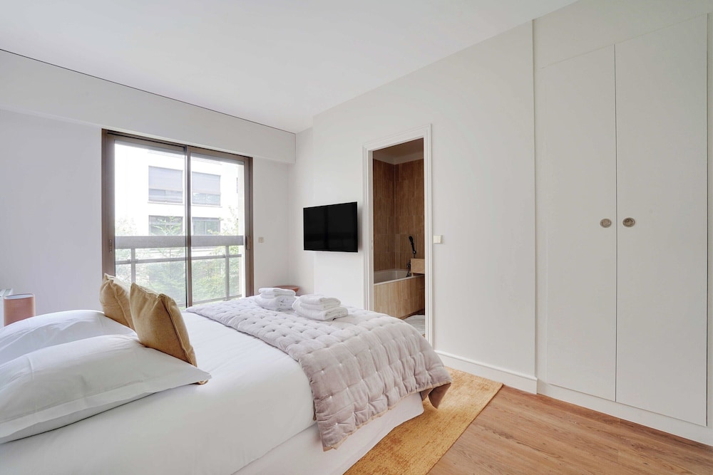 Modern apt With Balcony-2br/6p-neuilly-sur-seine view 5