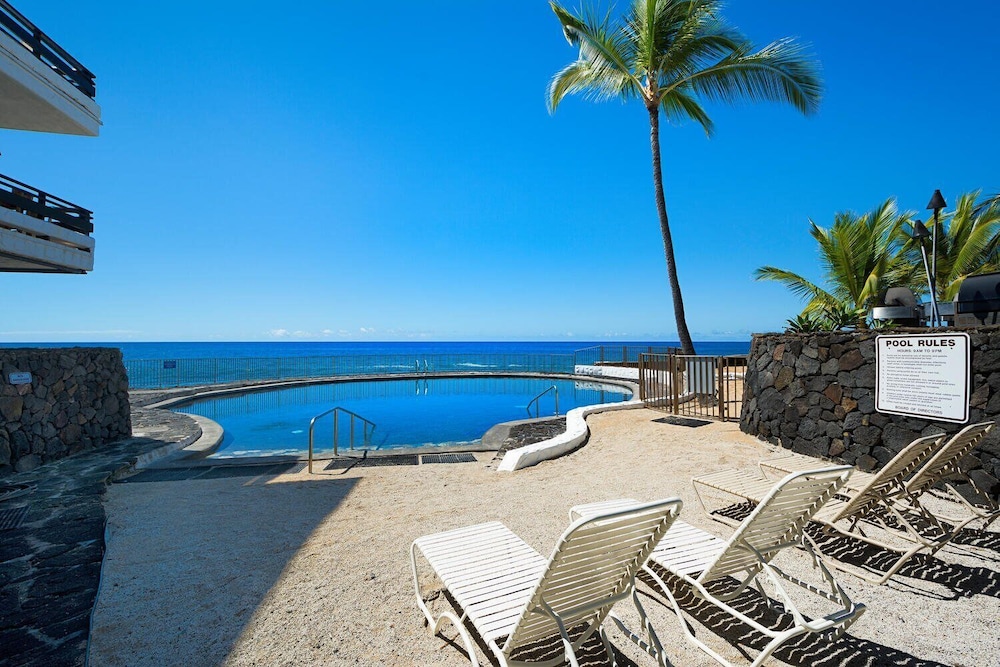 Oceanfront Complex - Updated Ground-floor Condo w/ AC & 2 Pools - Vrkcv