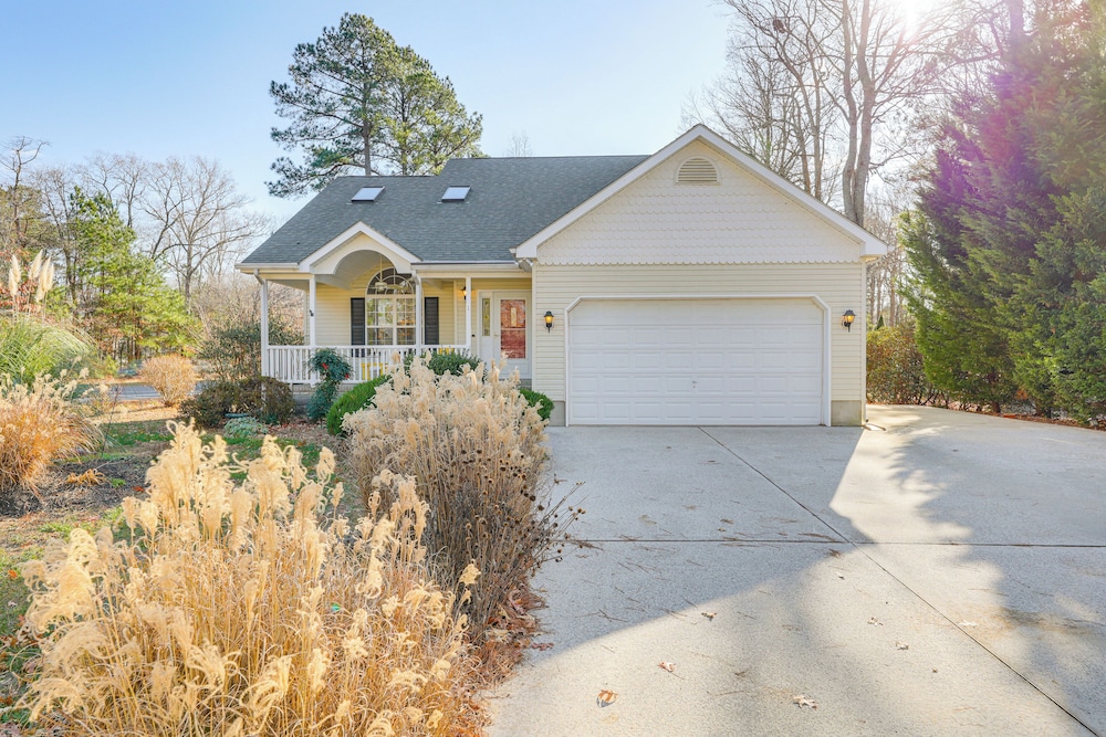 8 Mi to Beach: Ocean Pines Home Near Marina & Golf