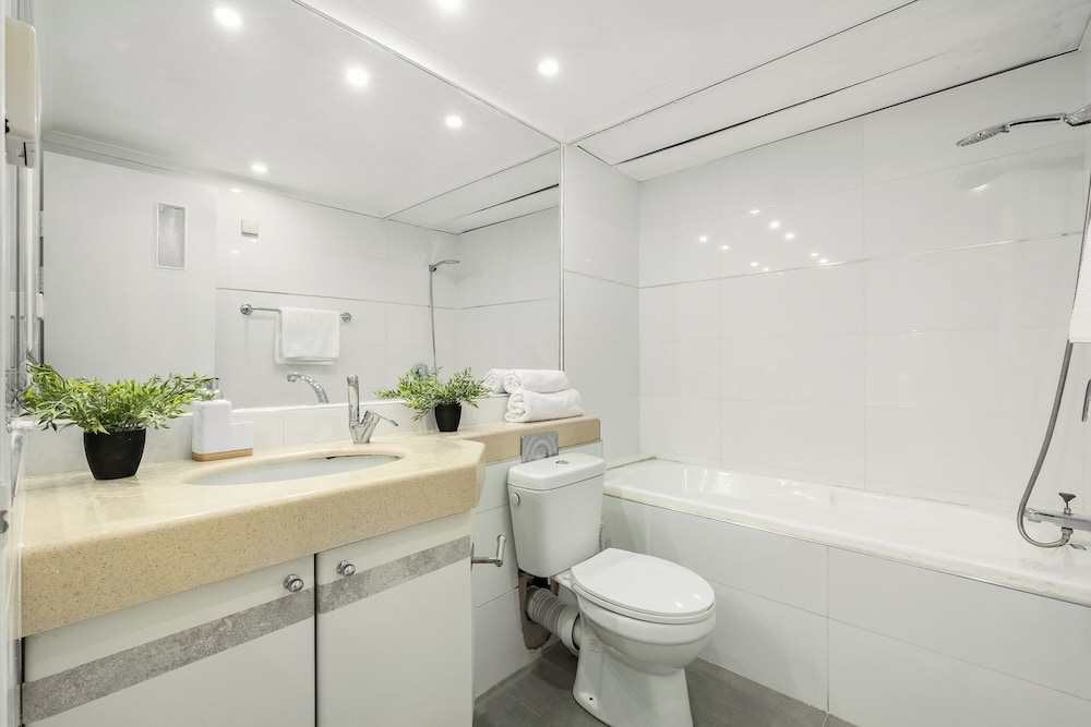 Royal Park Apt Resort by Sea N Rent