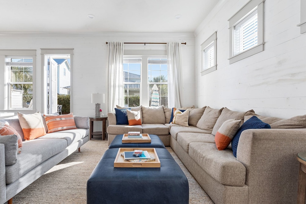 Miramar Beach Jewel Ultimate Group Retreat 5 King Bedrooms Pool Backyard