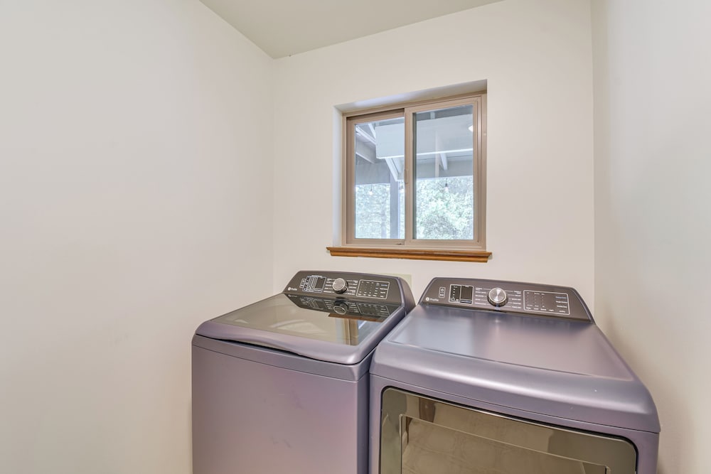 Hike, Boat & More: Home w/ Hot Tub in North Fork!