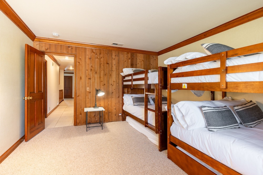 Cathedral by Avantstay Charming Secluded Estate w Sauna Pool Table Views of the Rolling Hills