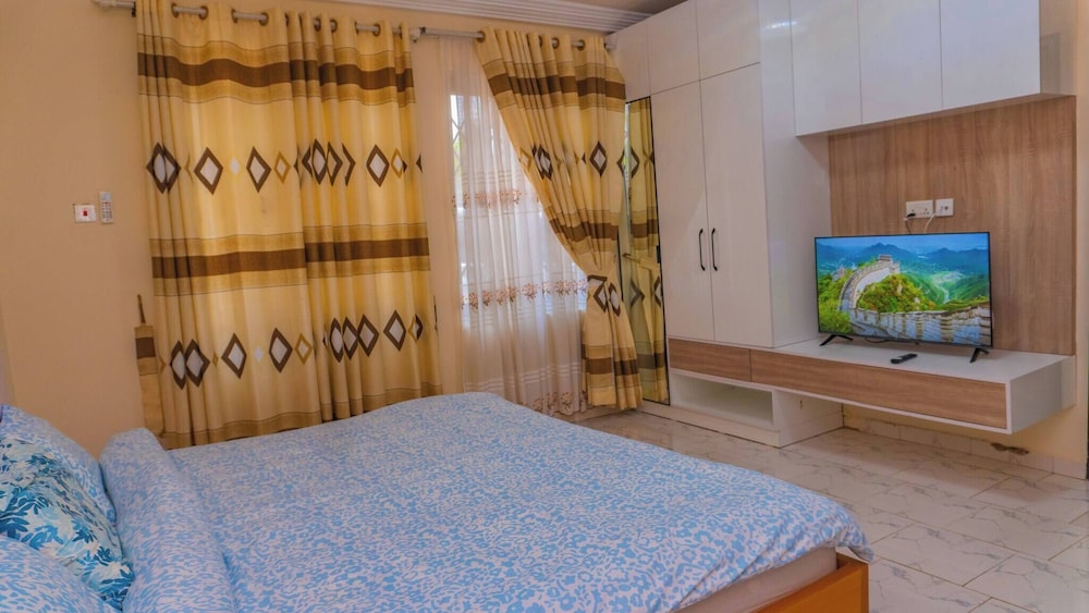 Digi Six-bedroom Accra Luxury Home at East Legon