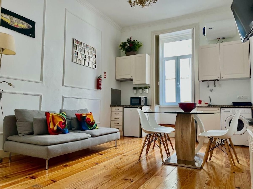 2 Bedroom Apartment Located Heart of Lisbon City
