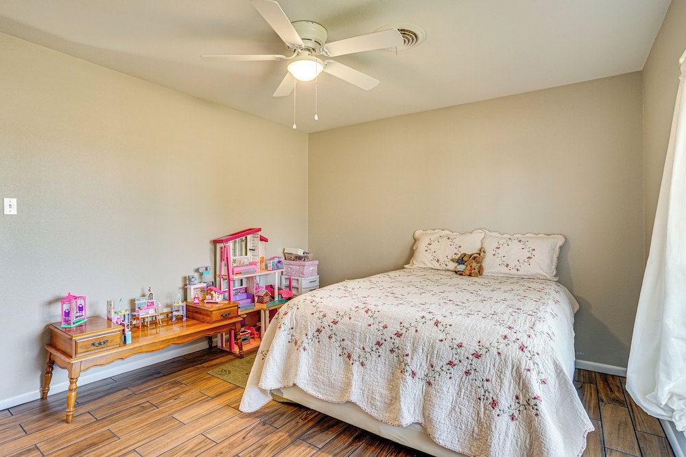 Family Friendly: Peaceful Home in Stamford!