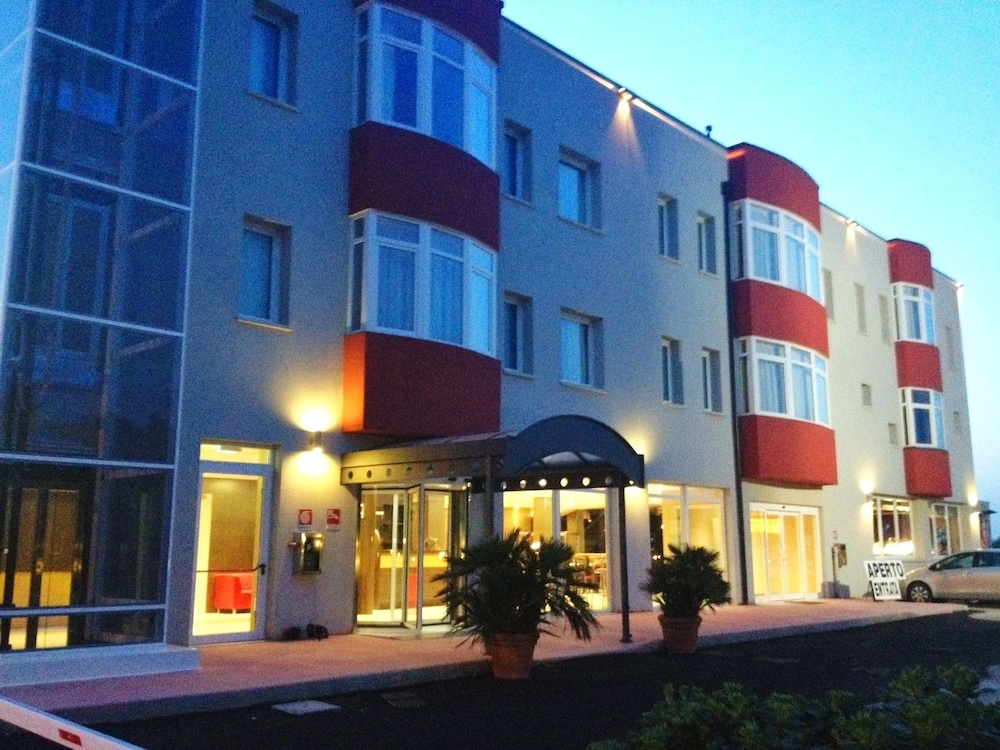 Hotel Formula International & Puravita SPA - Image 1