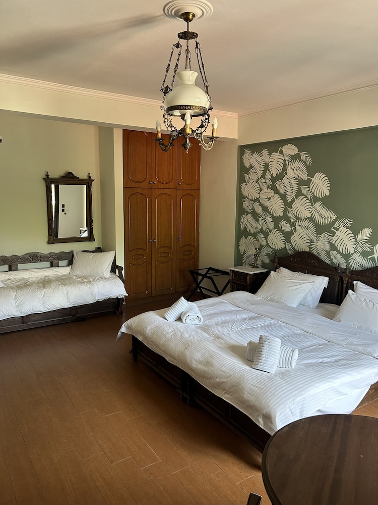Aristarchos Lodge