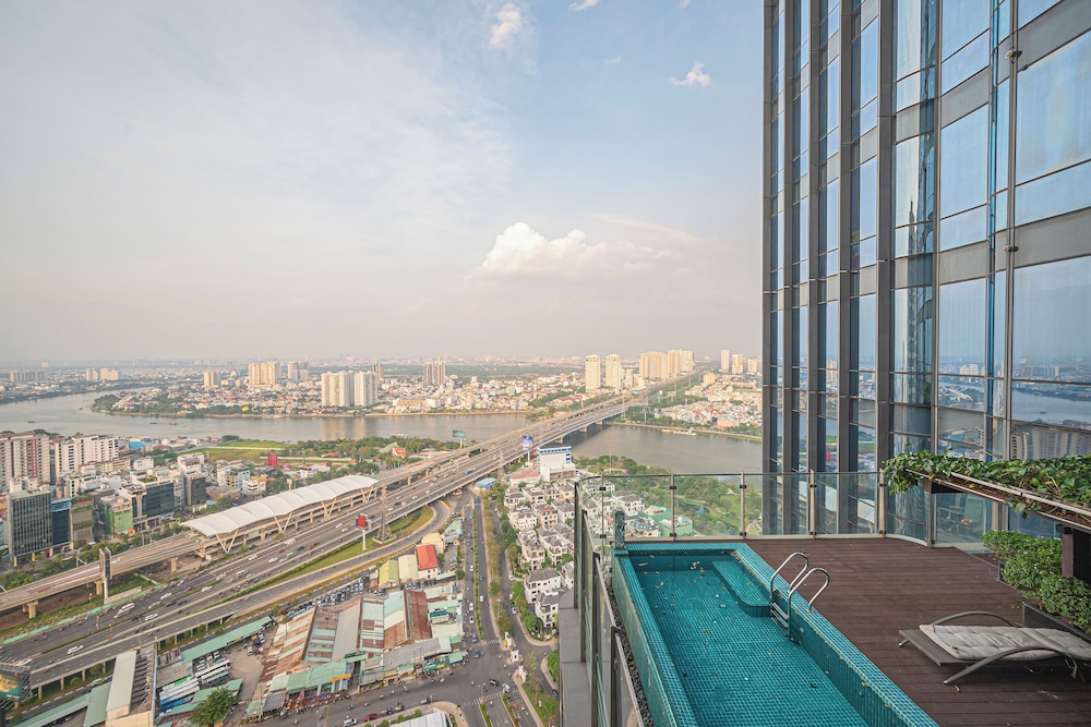 Landmark 81 & Vinhomes - ZEN Saigon Citypoint.