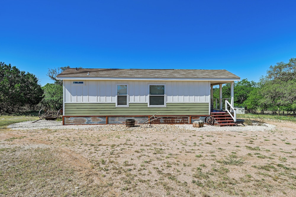 6 Mi to Topsey Exotic Ranch: Retreat on 12 Acres!