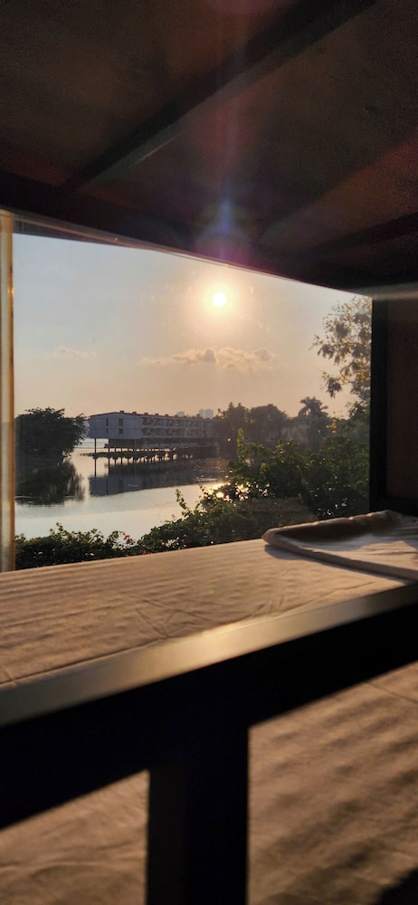 Hanoi Dormiam - Wonderful Sightseeing of West Lake