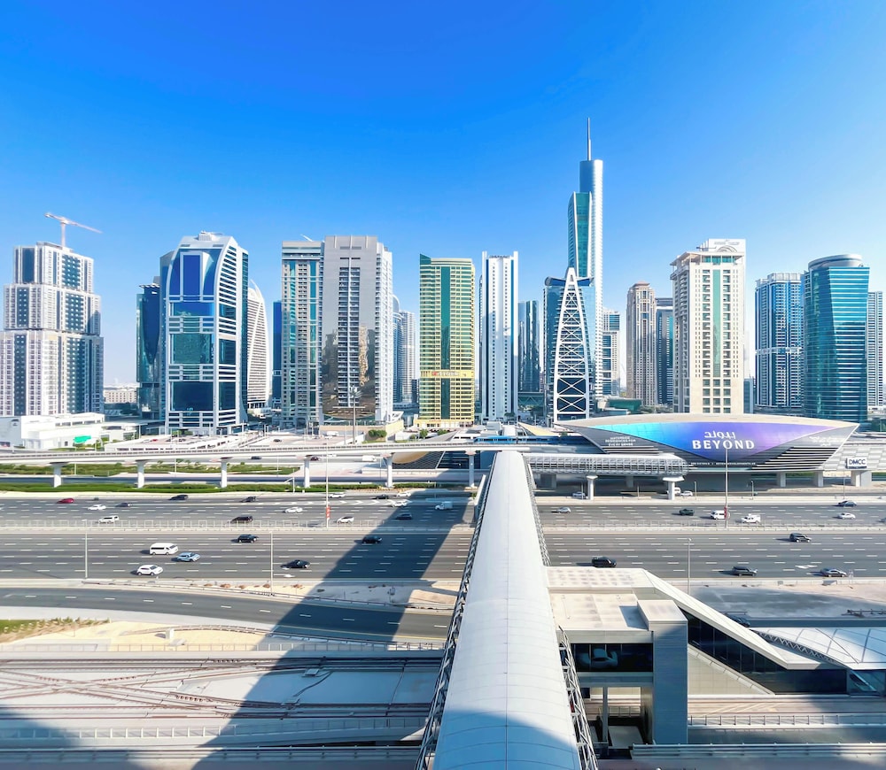 Prestige Marina Living 1BR Balcony, Pool & Gym