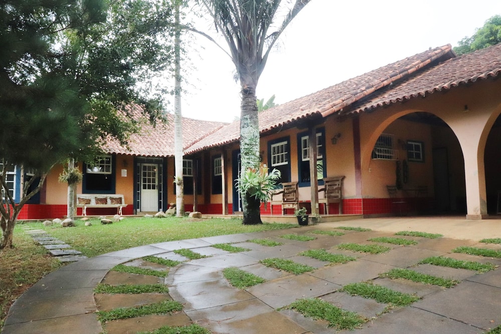 Lindo s tio com Piscina em Rio Novo-minas Gerais