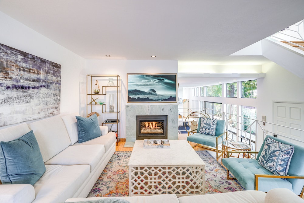 Swim, Golf & Relax: Luxe Townhome in Aptos